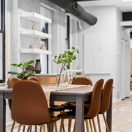 Prime & Convenient 2Br Apt In River North - Hubbard 2